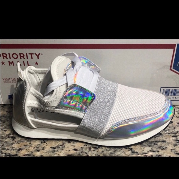 ‼️LAST PAIR‼️White Silver Cut out Side sneakers - Picture 4 of 7